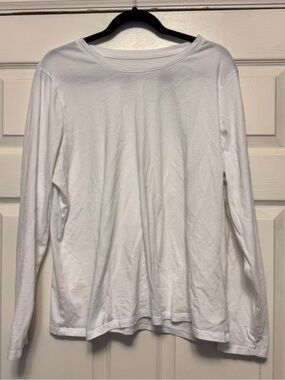 Classic White Long-Sleeve Crewneck Top - Time&Tru